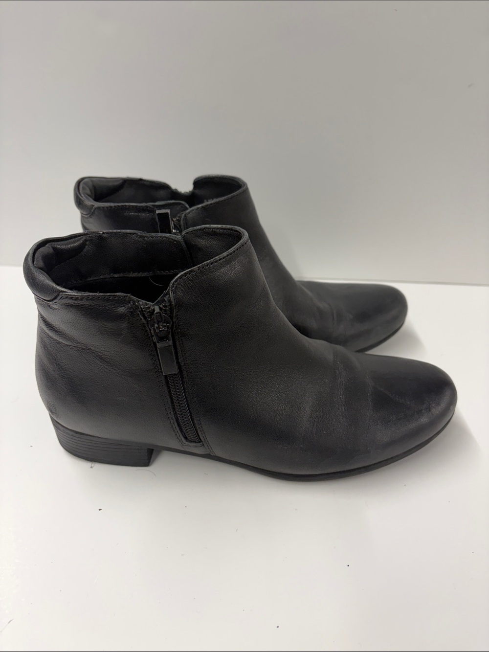 Used Trotters Women’s Major Black Leather Ankle Boots Size 8